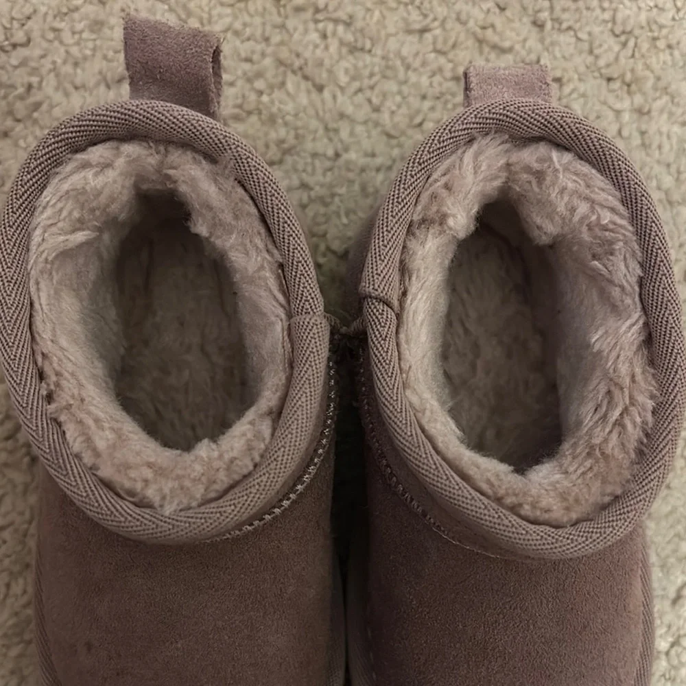 chic Mauve Faux-Shearling Kids Booties